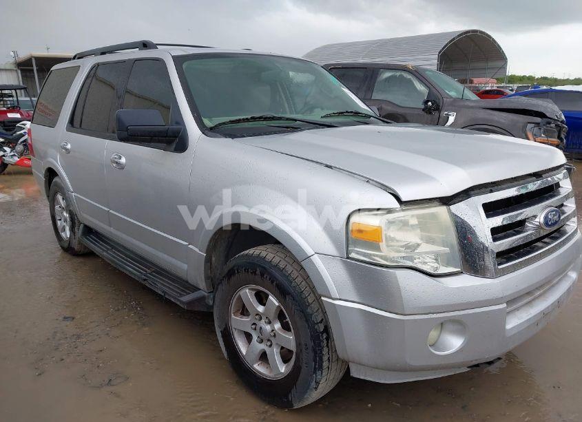 2010 Ford Expedition XLT (VIN 1FMJU1F5XAEB45516) main photo