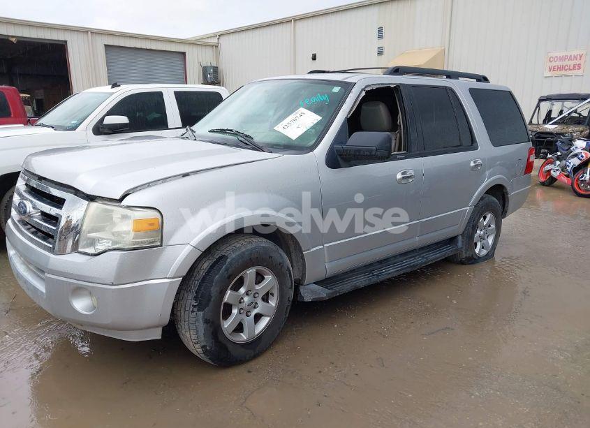 Photo 2 of 2010 Ford Expedition XLT (VIN 1FMJU1F5XAEB45516)