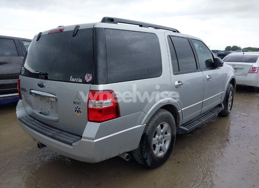 Photo 4 of 2010 Ford Expedition XLT (VIN 1FMJU1F5XAEB45516)