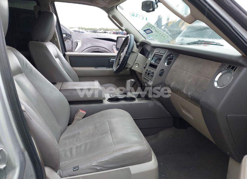 Photo 5 of 2010 Ford Expedition XLT (VIN 1FMJU1F5XAEB45516)