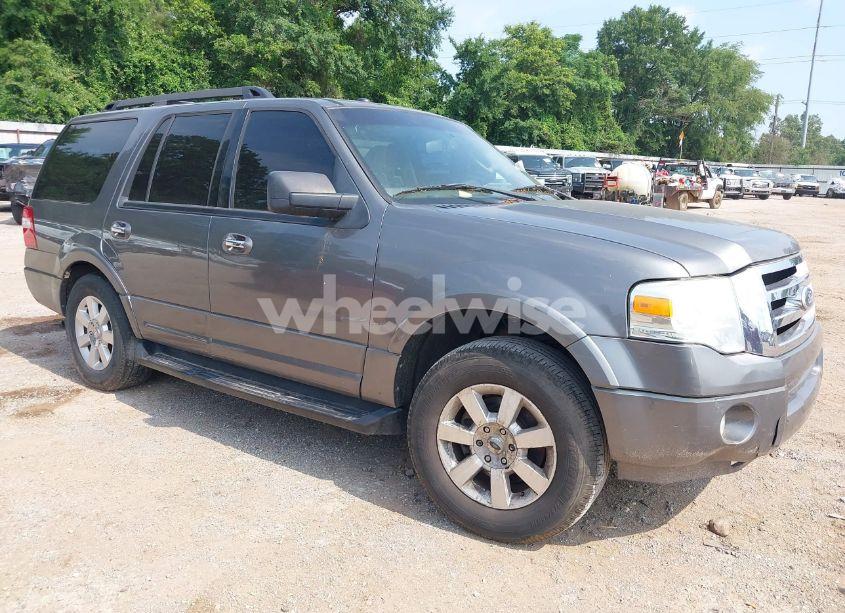 2010 Ford Expedition XLT (VIN 1FMJU1F5XAEB67077) main photo