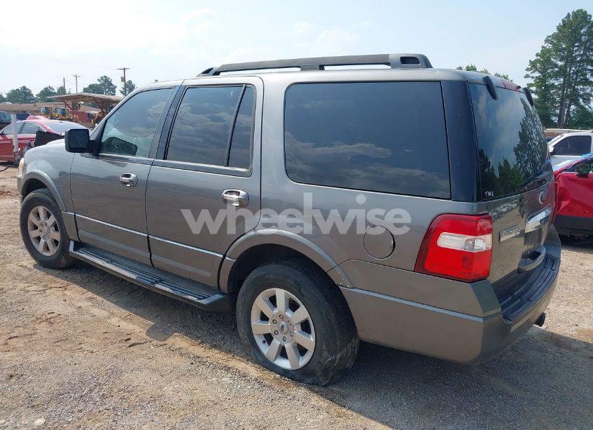 Photo 3 of 2010 Ford Expedition XLT (VIN 1FMJU1F5XAEB67077)