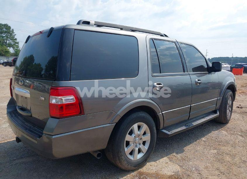 Photo 4 of 2010 Ford Expedition XLT (VIN 1FMJU1F5XAEB67077)