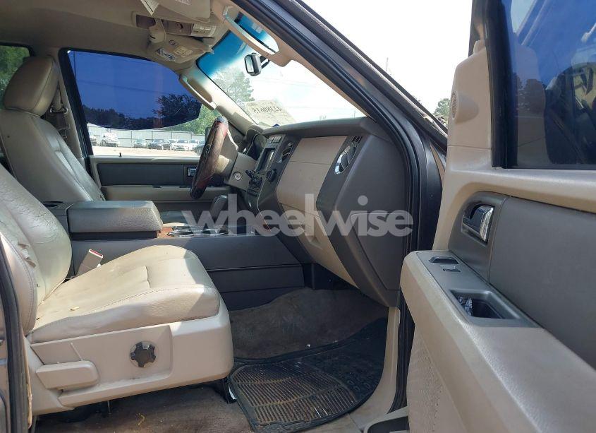 Photo 5 of 2010 Ford Expedition XLT (VIN 1FMJU1F5XAEB67077)