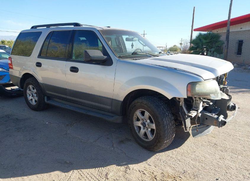 2015 Ford Expedition XL (VIN 1FMJU1FT0FEF14549) main photo