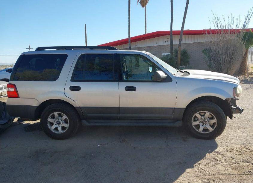 Photo 14 of 2015 Ford Expedition XL (VIN 1FMJU1FT0FEF14549)