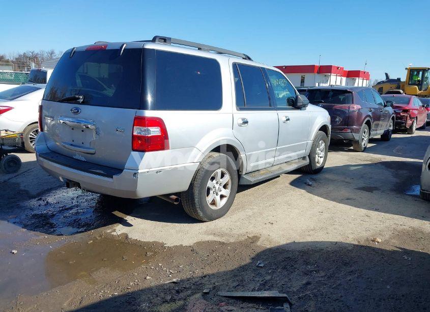 Photo 4 of 2010 Ford Expedition XLT (VIN 1FMJU1G50AEB70018)