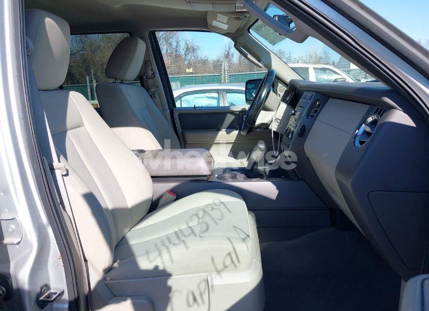 Photo 5 of 2010 Ford Expedition XLT (VIN 1FMJU1G50AEB70018)