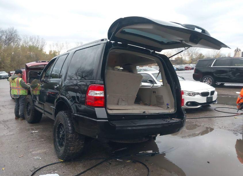 Photo 3 of 2010 Ford Expedition XLT (VIN 1FMJU1G53AEA81379)