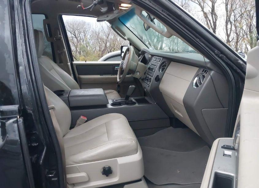 Photo 5 of 2010 Ford Expedition XLT (VIN 1FMJU1G53AEA81379)