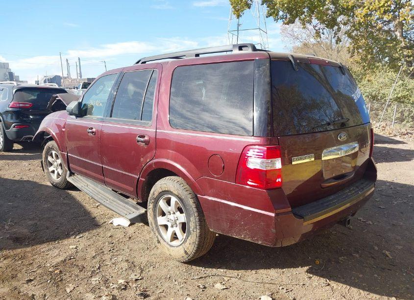 Photo 3 of 2010 Ford Expedition XLT (VIN 1FMJU1G54AEA15973)