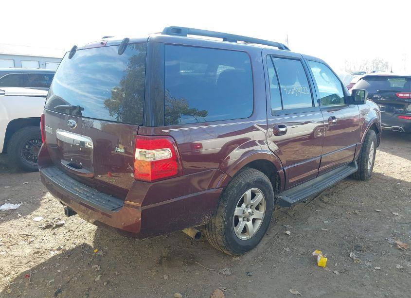 Photo 4 of 2010 Ford Expedition XLT (VIN 1FMJU1G54AEA15973)