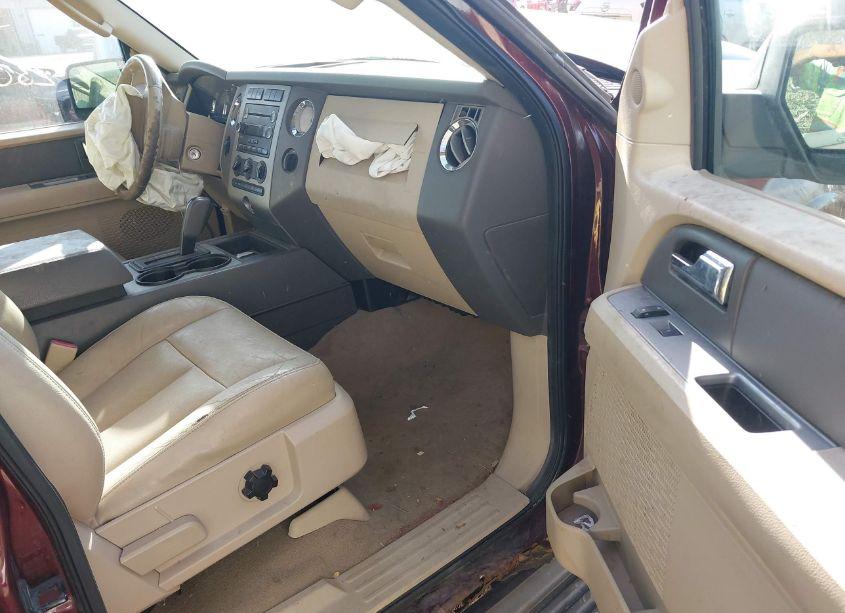 Photo 5 of 2010 Ford Expedition XLT (VIN 1FMJU1G54AEA15973)