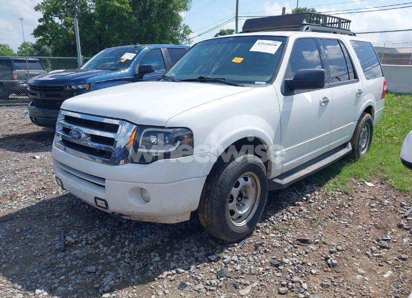 Photo 2 of 2010 Ford Expedition XLT (VIN 1FMJU1G55AEB56079)