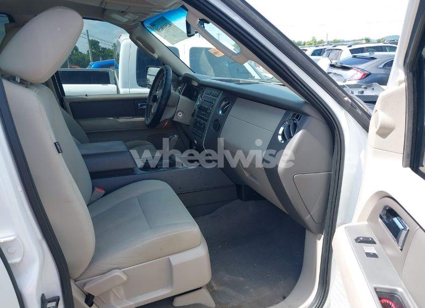 Photo 5 of 2010 Ford Expedition XLT (VIN 1FMJU1G55AEB56079)