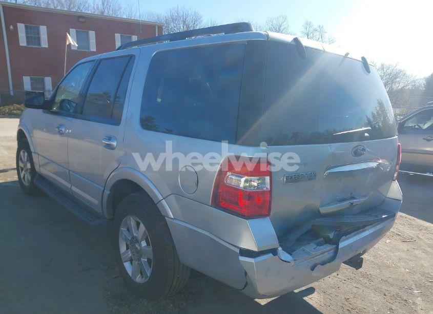 Photo 3 of 2010 Ford Expedition XLT (VIN 1FMJU1G59AEB57882)