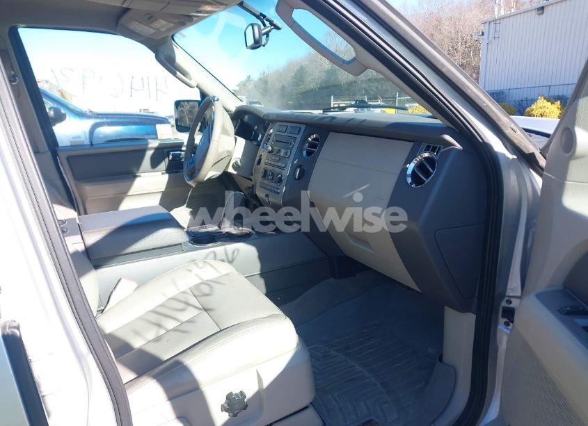 Photo 5 of 2010 Ford Expedition XLT (VIN 1FMJU1G59AEB57882)