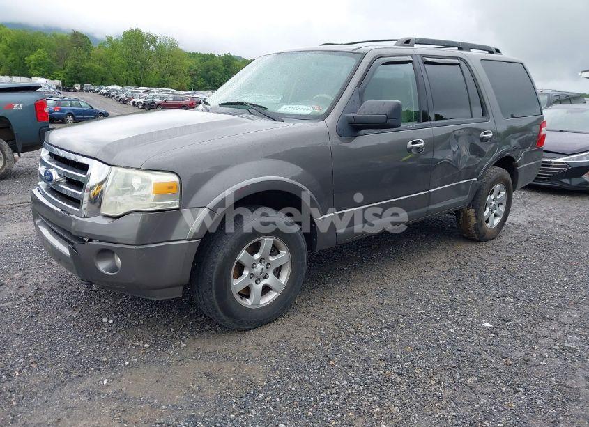 Photo 2 of 2010 Ford Expedition XLT (VIN 1FMJU1G59AEB59065)