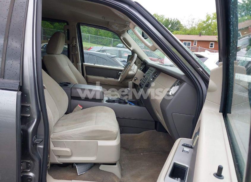 Photo 5 of 2010 Ford Expedition XLT (VIN 1FMJU1G59AEB59065)