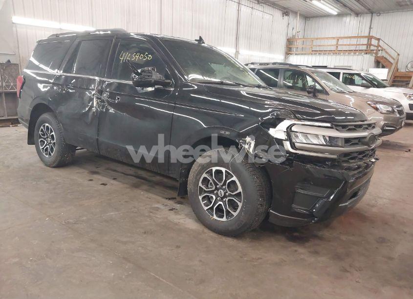 2024 Ford Expedition XL (VIN 1FMJU1G85REA47868) main photo