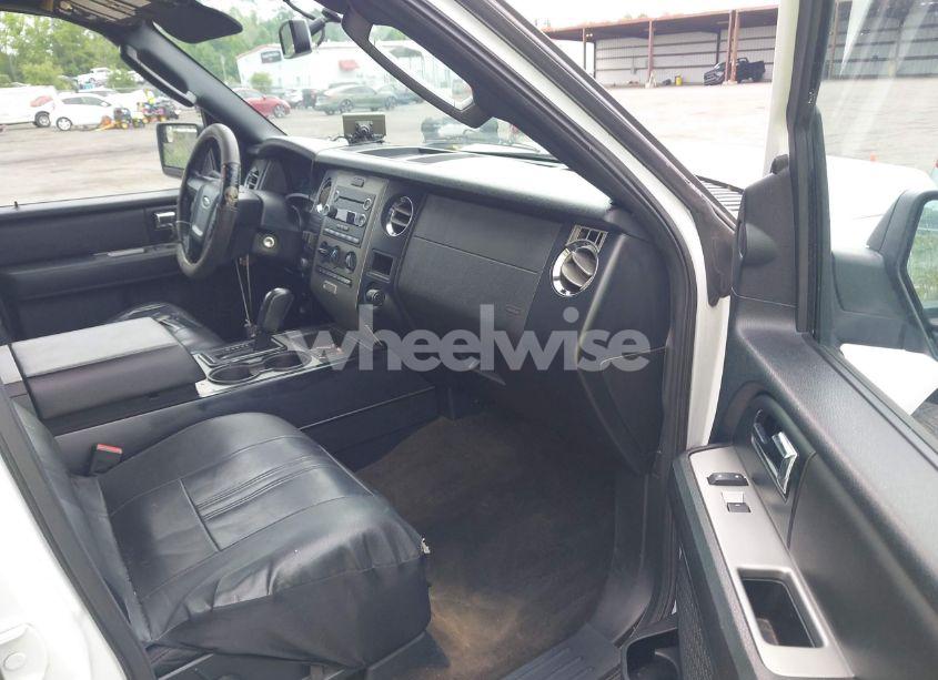 Photo 5 of 2016 Ford Expedition XL (VIN 1FMJU1GT0GEF15460)