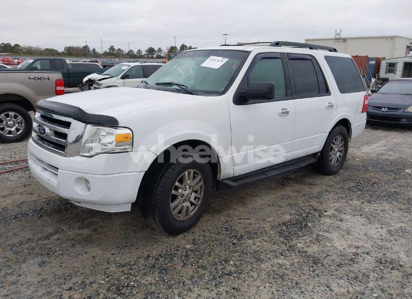 Photo 2 of 2014 Ford Expedition XLT (VIN 1FMJU1H50EEF00938)