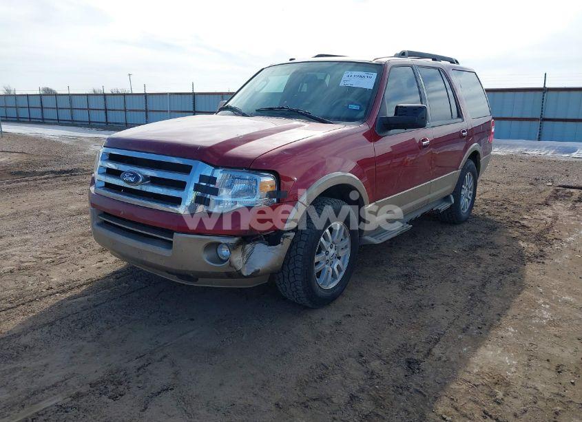 Photo 2 of 2014 Ford Expedition XLT (VIN 1FMJU1H50EEF65675)