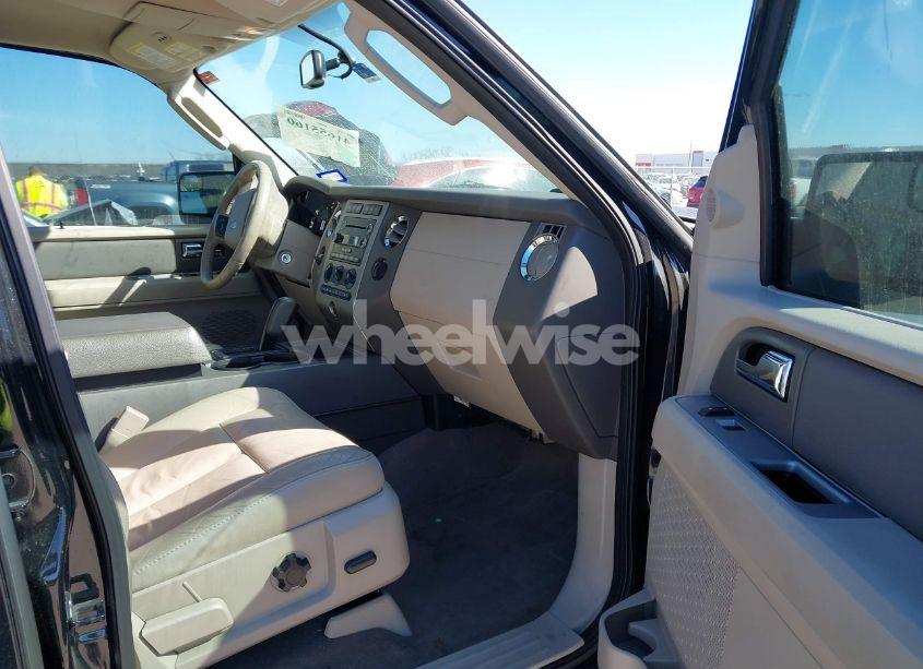 Photo 5 of 2013 Ford Expedition XLT (VIN 1FMJU1H54DEF28790)