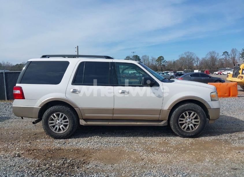Photo 14 of 2013 Ford Expedition XLT (VIN 1FMJU1H54DEF69212)