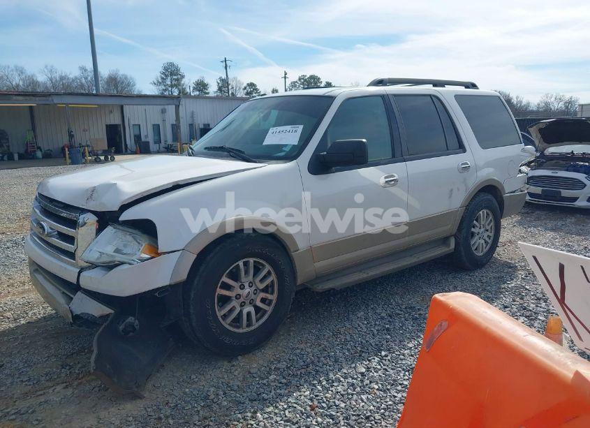 Photo 2 of 2013 Ford Expedition XLT (VIN 1FMJU1H54DEF69212)