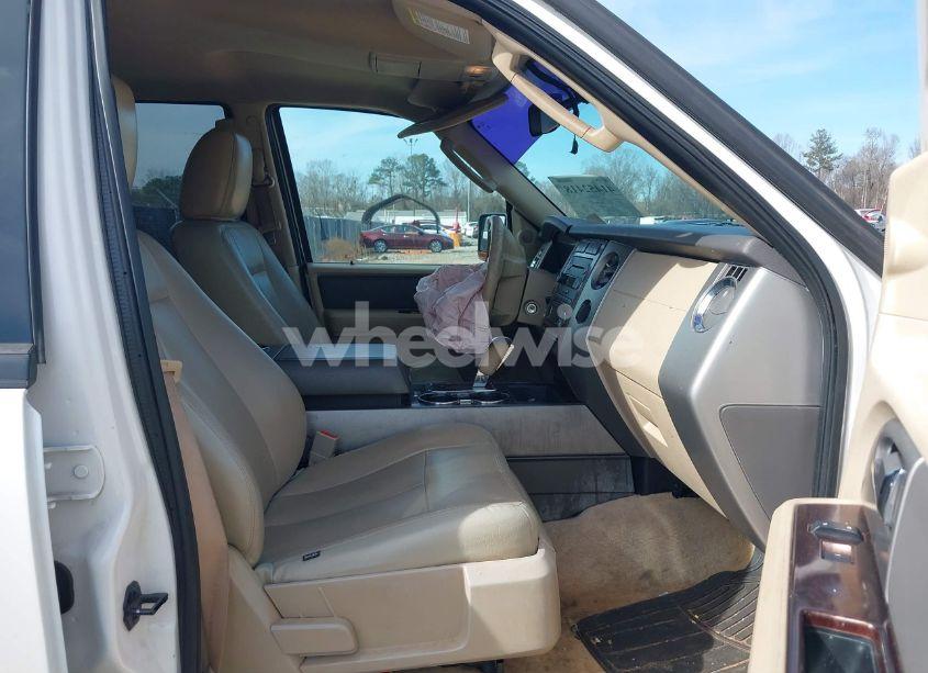 Photo 5 of 2013 Ford Expedition XLT (VIN 1FMJU1H54DEF69212)