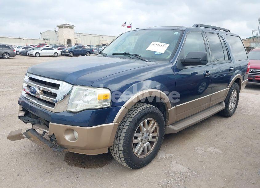 Photo 2 of 2013 Ford Expedition XLT (VIN 1FMJU1H55DEF00514)