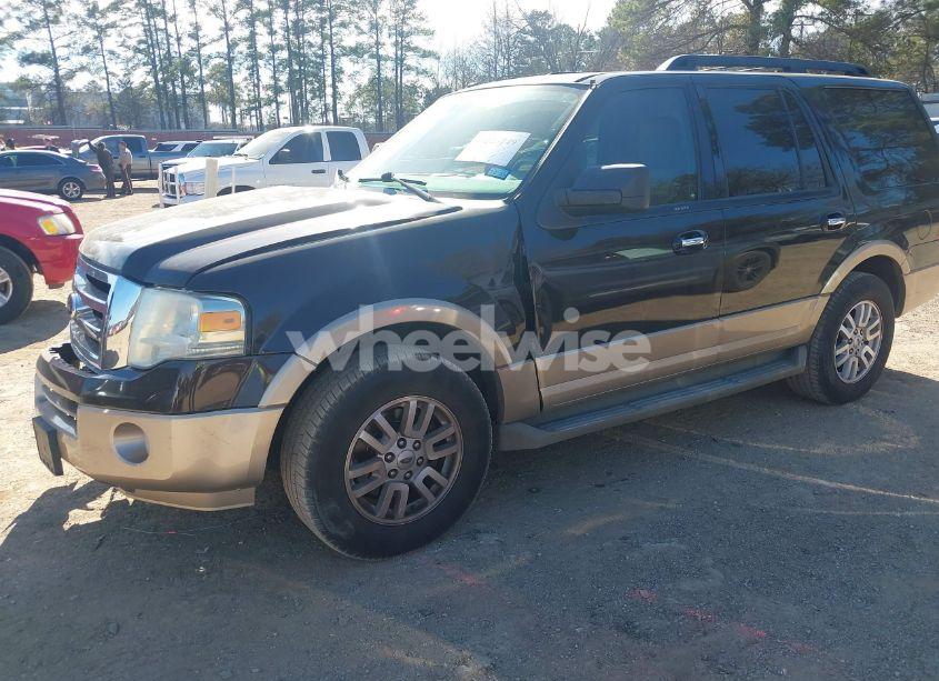 Photo 2 of 2013 Ford Expedition XLT (VIN 1FMJU1H55DEF00657)