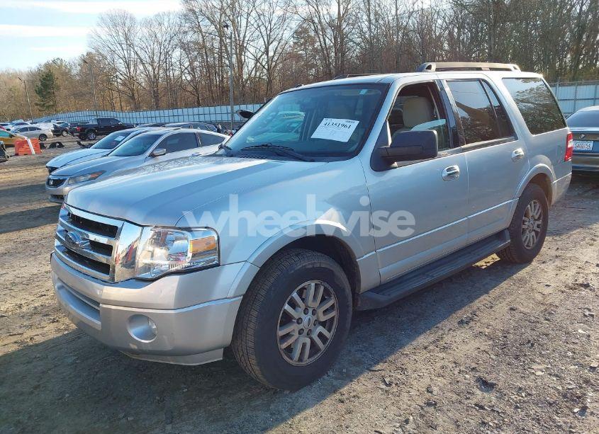 Photo 2 of 2014 Ford Expedition XLT (VIN 1FMJU1H55EEF03043)
