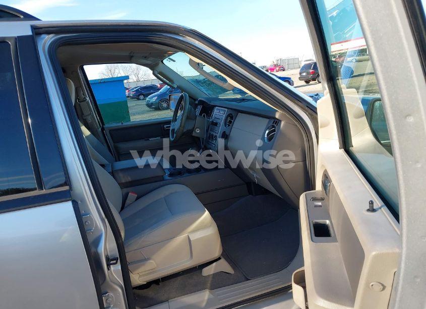 Photo 5 of 2014 Ford Expedition XLT (VIN 1FMJU1H55EEF03043)