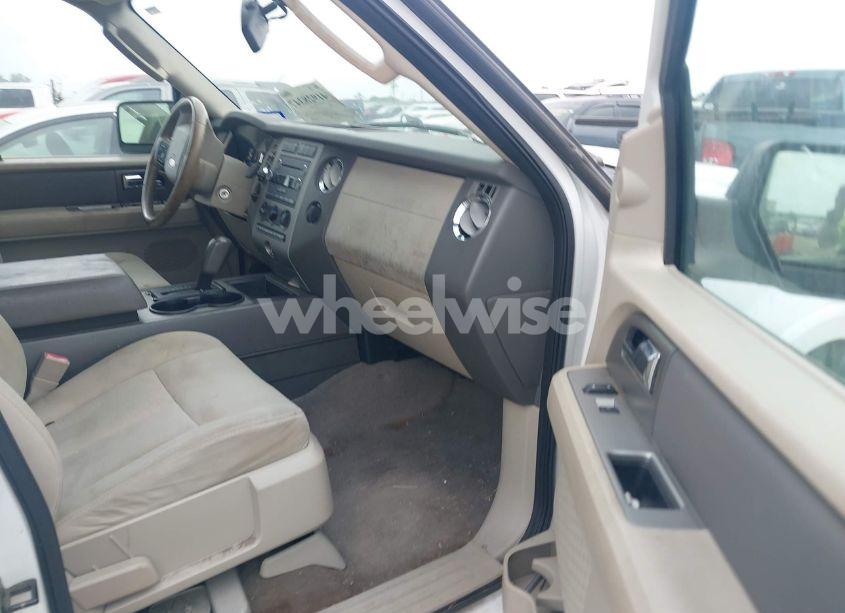 Photo 5 of 2011 Ford Expedition XLT (VIN 1FMJU1H56BEF37276)