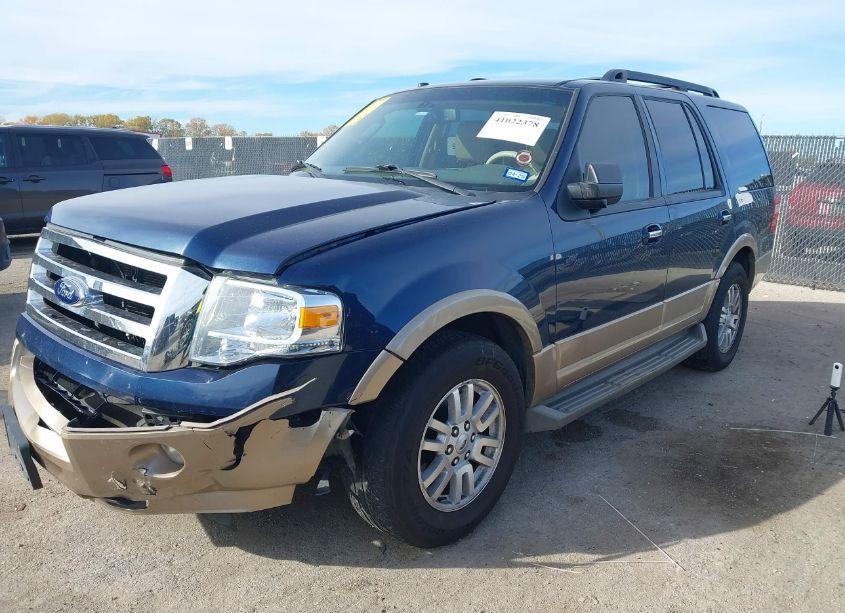 Photo 2 of 2013 Ford Expedition XLT (VIN 1FMJU1H56DEF13725)