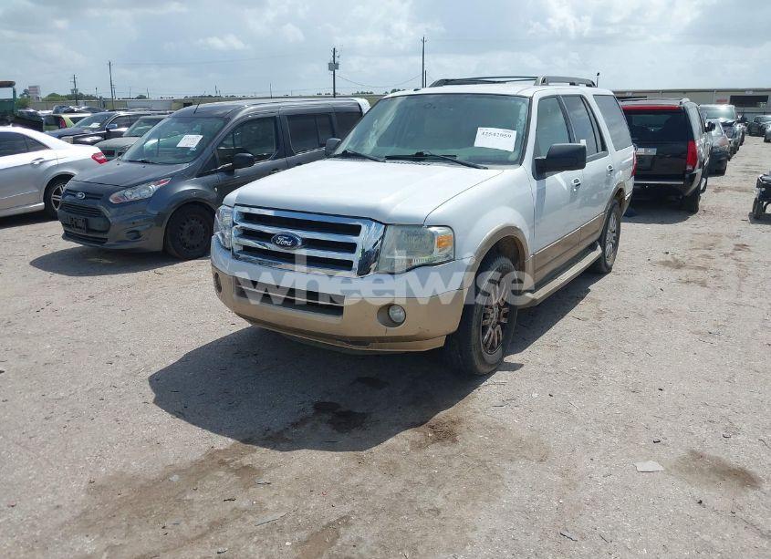 Photo 2 of 2014 Ford Expedition XLT (VIN 1FMJU1H56EEF25651)