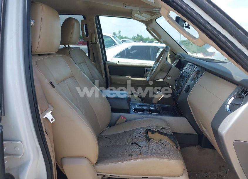 Photo 5 of 2014 Ford Expedition XLT (VIN 1FMJU1H56EEF25651)