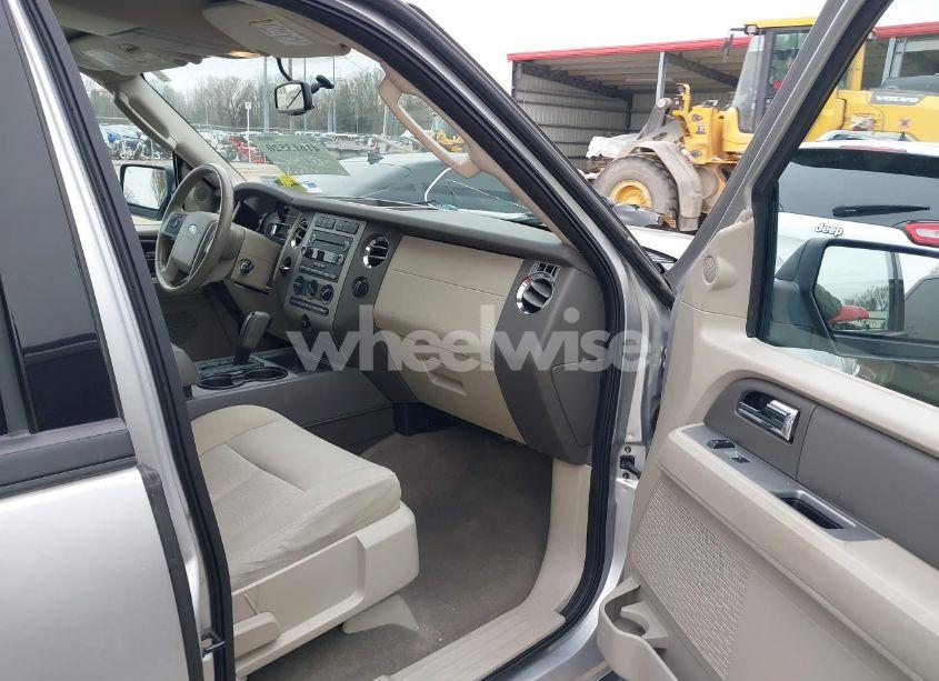 Photo 5 of 2011 Ford Expedition XLT (VIN 1FMJU1H58BEF26442)