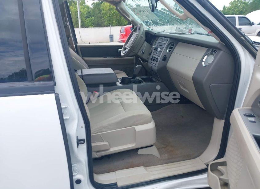 Photo 5 of 2011 Ford Expedition XLT (VIN 1FMJU1H58BEF54161)