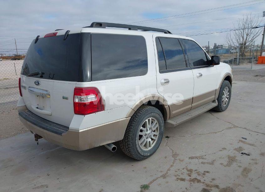 Photo 4 of 2014 Ford Expedition XLT (VIN 1FMJU1H58EEF22492)