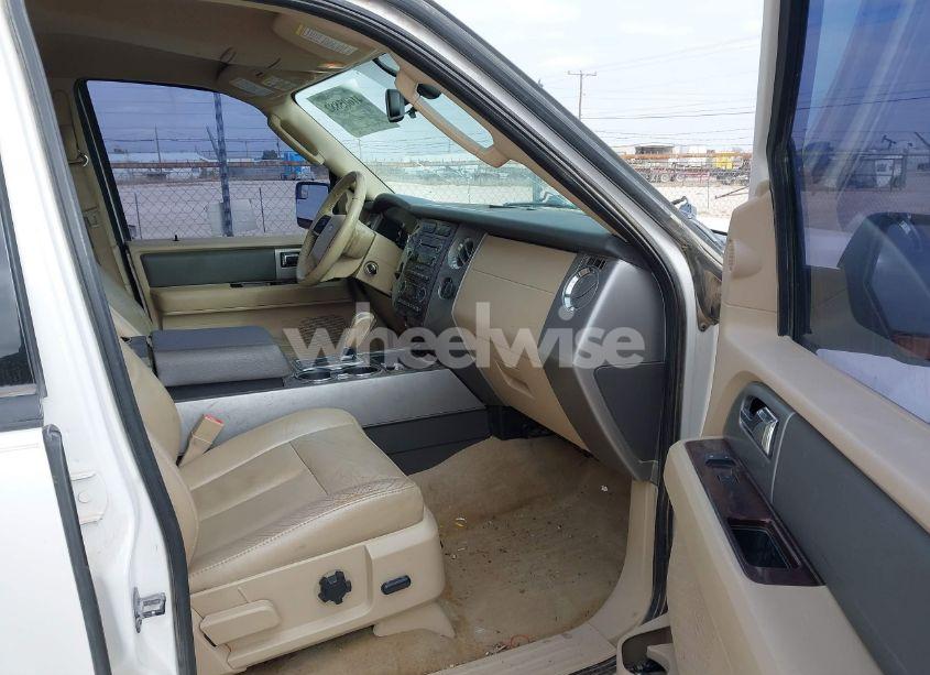 Photo 5 of 2014 Ford Expedition XLT (VIN 1FMJU1H58EEF22492)