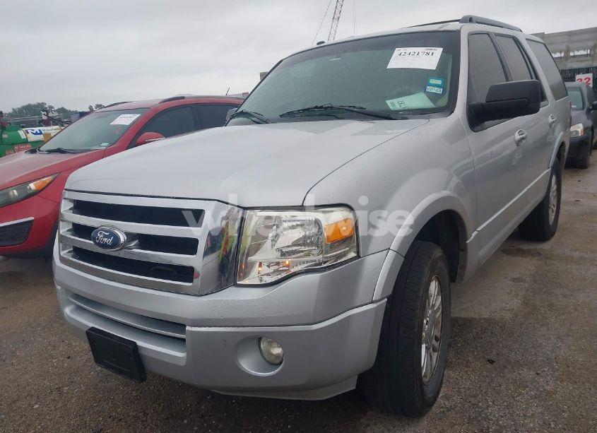 Photo 2 of 2014 Ford Expedition XLT (VIN 1FMJU1H58EEF65794)