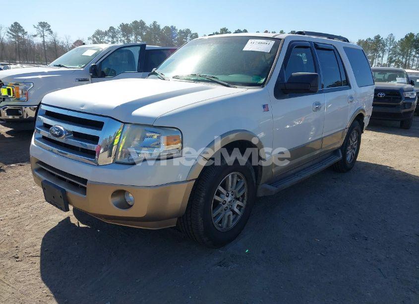 Photo 2 of 2013 Ford Expedition XLT (VIN 1FMJU1H59DEF64054)