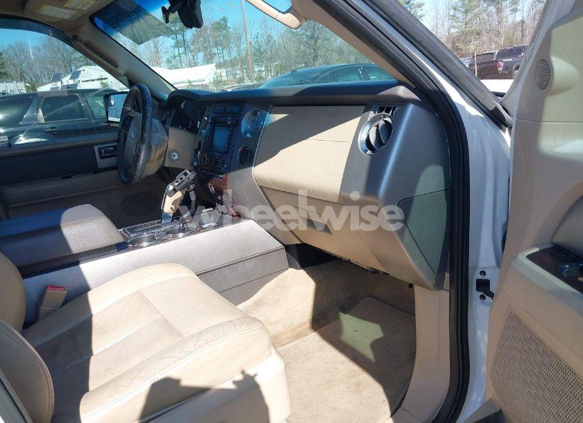 Photo 5 of 2013 Ford Expedition XLT (VIN 1FMJU1H59DEF64054)