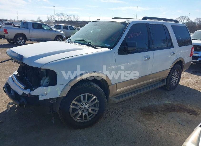 Photo 2 of 2013 Ford Expedition XLT (VIN 1FMJU1H59DEF69268)