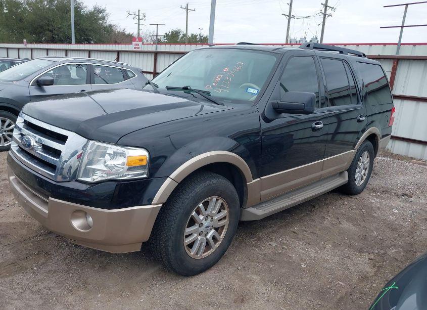 Photo 2 of 2014 Ford Expedition XLT (VIN 1FMJU1H59EEF65402)