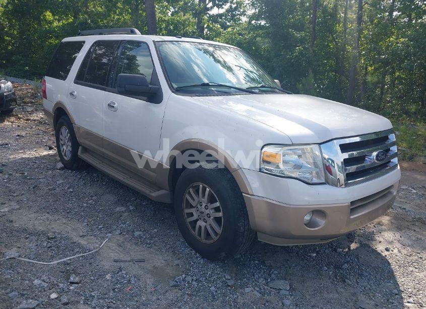 2013 Ford Expedition XLT (VIN 1FMJU1H5XDEF02260) main photo