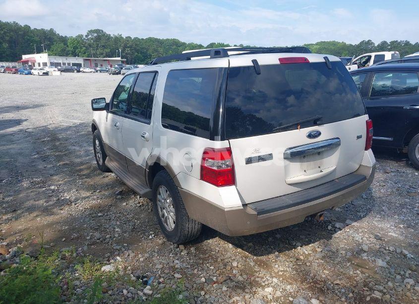 Photo 3 of 2013 Ford Expedition XLT (VIN 1FMJU1H5XDEF02260)